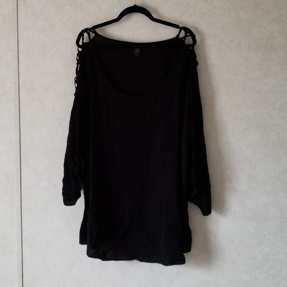 Black Torrid lattice sleeve top size 5